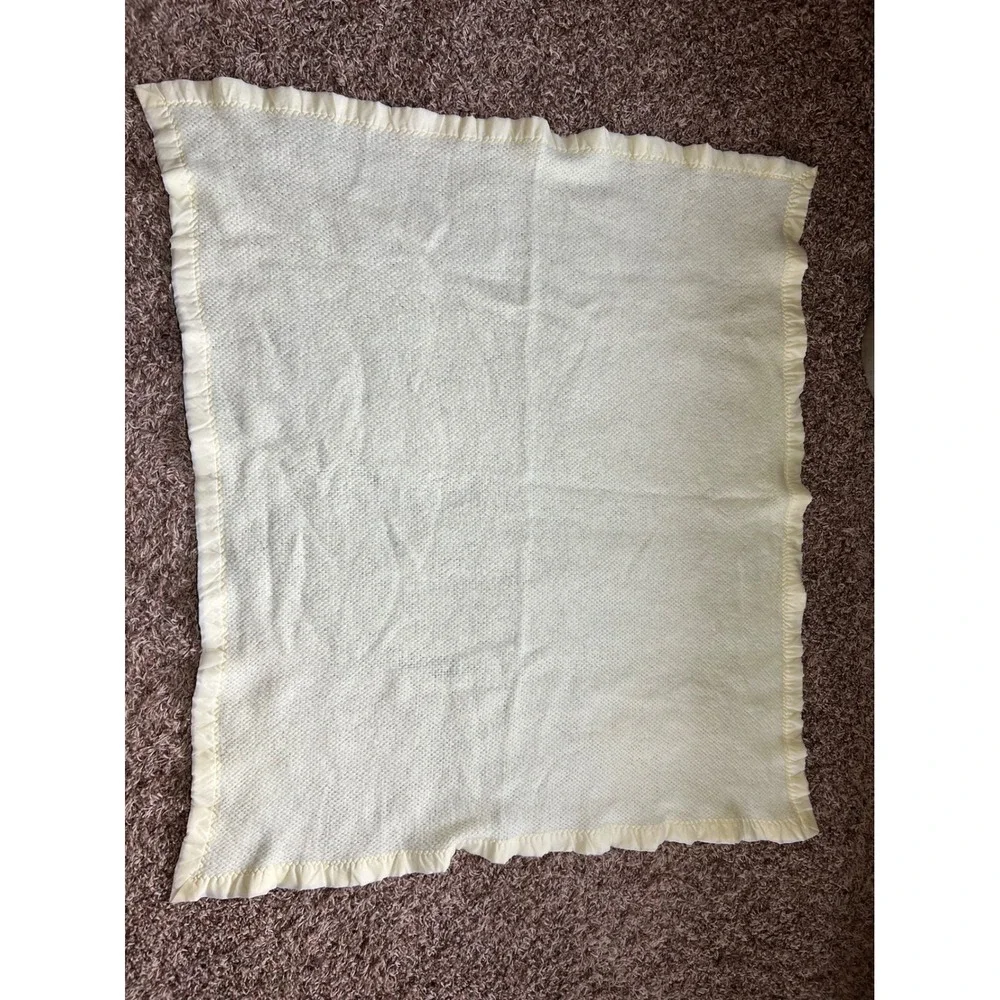 Vintage Baby Blanket Pale Yellow Waffle Knit Satin Ruffle Trim Nursery 40x35